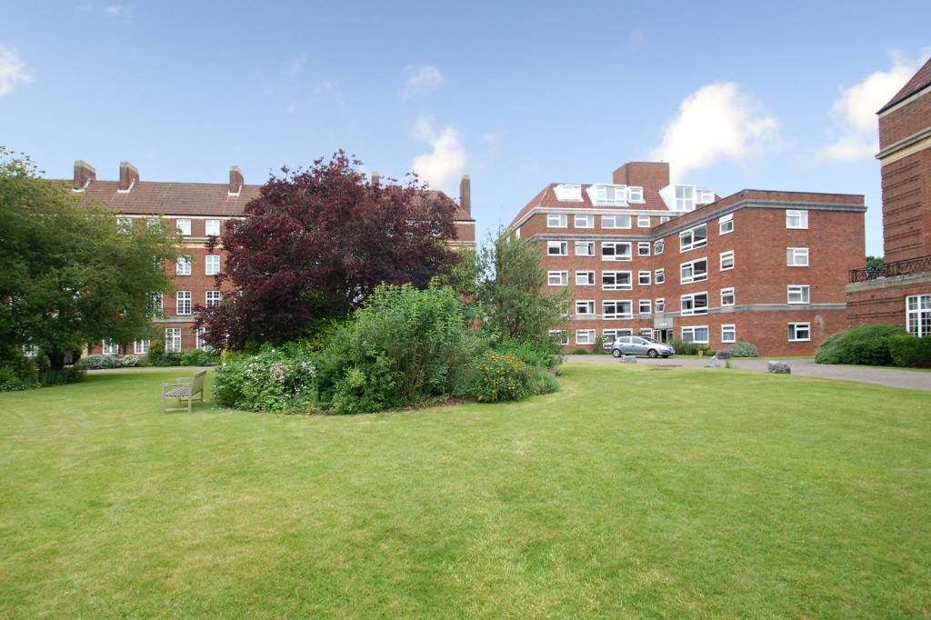 Woodstock Close, North Oxford, OX2 1 bed flat £300,000