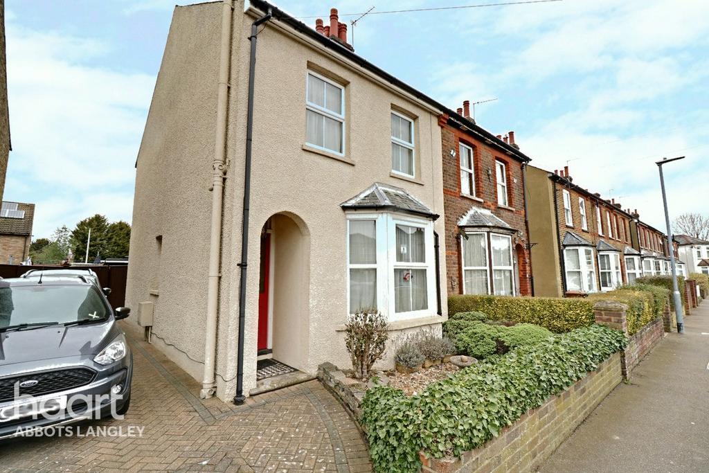 Marlin Square, Abbots Langley 3 bed semidetached house £435,000