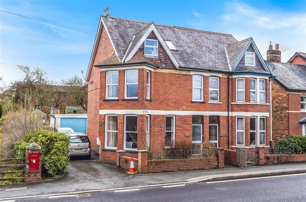 Wellington Road, Llandrindod Wells... 5 bed townhouse £260,000