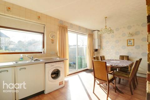 21 Fourth Avenue, Romford, RM7 0UB