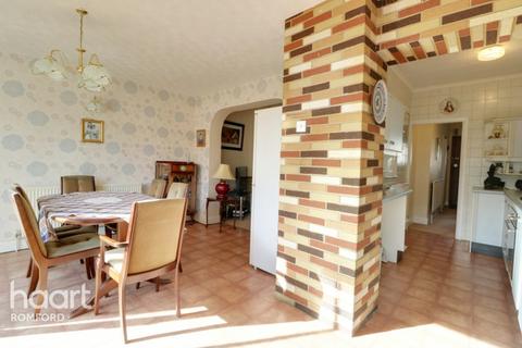 21 Fourth Avenue, Romford, RM7 0UB