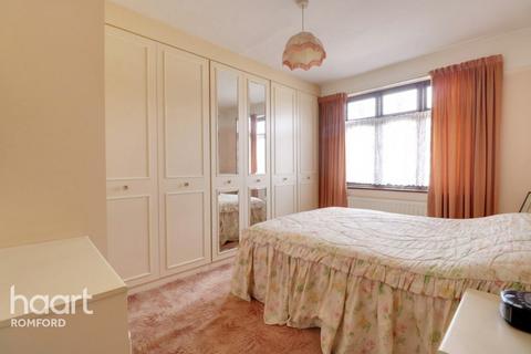 21 Fourth Avenue, Romford, RM7 0UB
