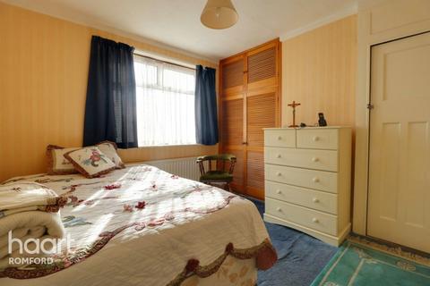 21 Fourth Avenue, Romford, RM7 0UB