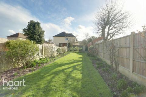21 Fourth Avenue, Romford, RM7 0UB