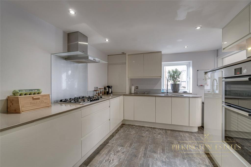Segrave Road, Plymouth, Devon, PL2 4 bed semidetached house £280,000