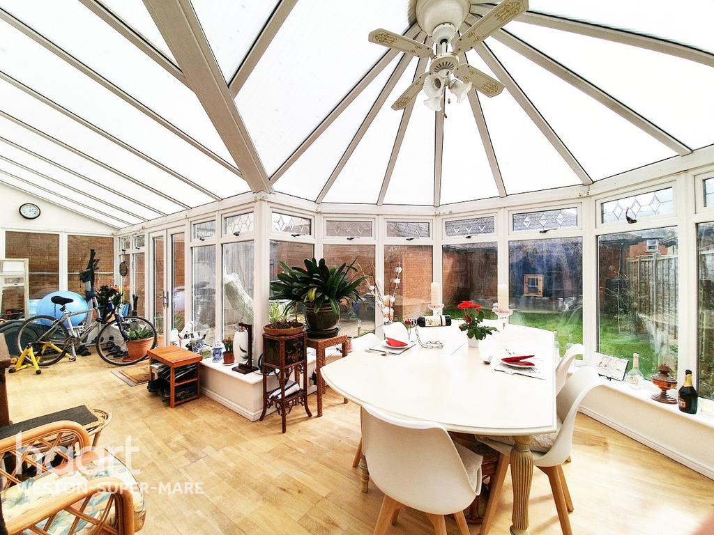 Longridge Way, WestonSuperMare 3 bed detached house £260,000