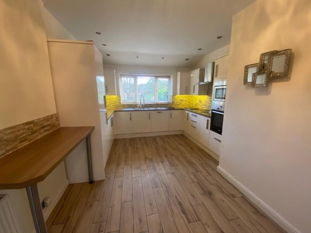 Arundel Crescent, Solihull 3 bed semidetached house £1,200 pcm (£277 pw)