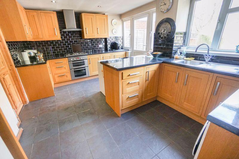 Shelton Close, Wednesbury 3 bed detached house £190,000