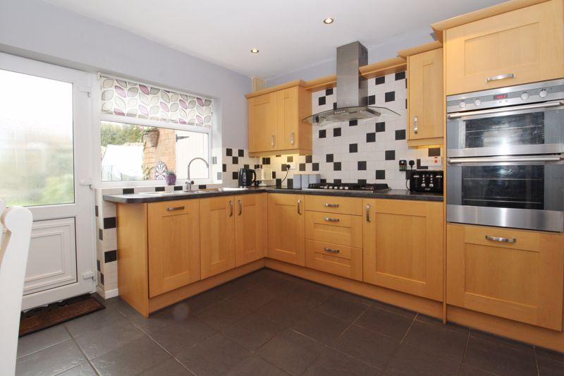 Honiton Way, Aldridge, Walsall, WS9 0JS 3 bed semidetached house £