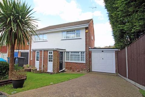 11 Curlew Close, South Croydon, CR2 8QT