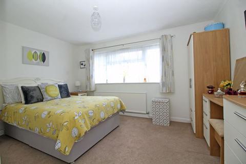 11 Curlew Close, South Croydon, CR2 8QT