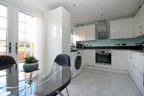 11 Curlew Close, South Croydon, CR2 8QT
