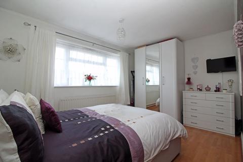 11 Curlew Close, South Croydon, CR2 8QT
