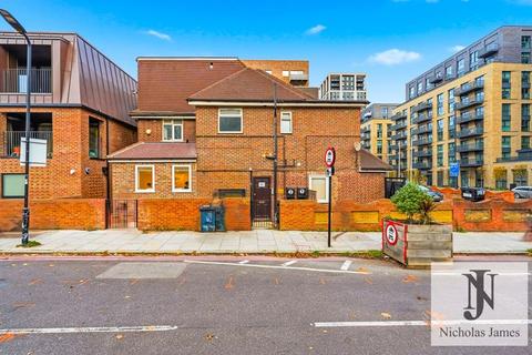 3 bedroom apartment to rent, Seven Sisters Road, Manor House, London, N4