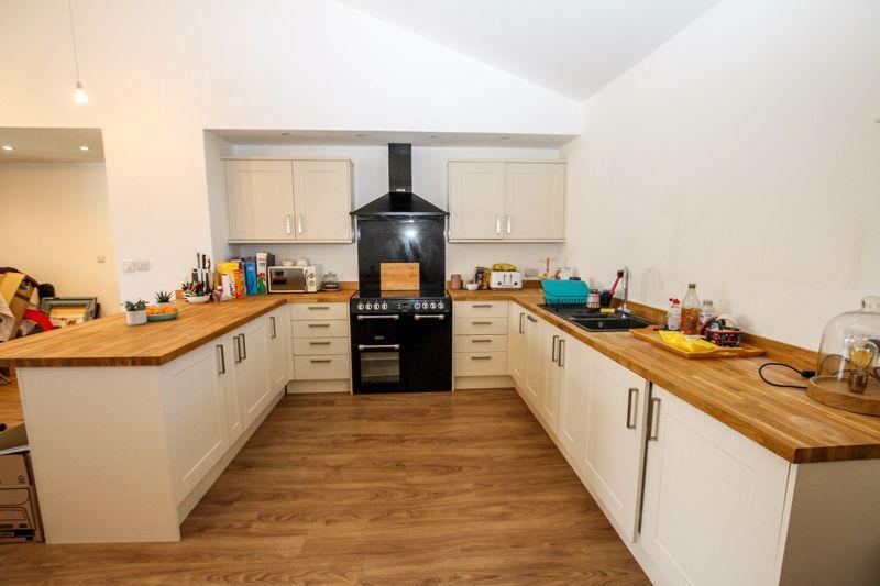 West End, Nailsea 2 bed bungalow £1,200 pcm (£277 pw)