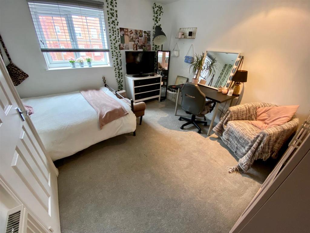 BEDROOM 1.jpg