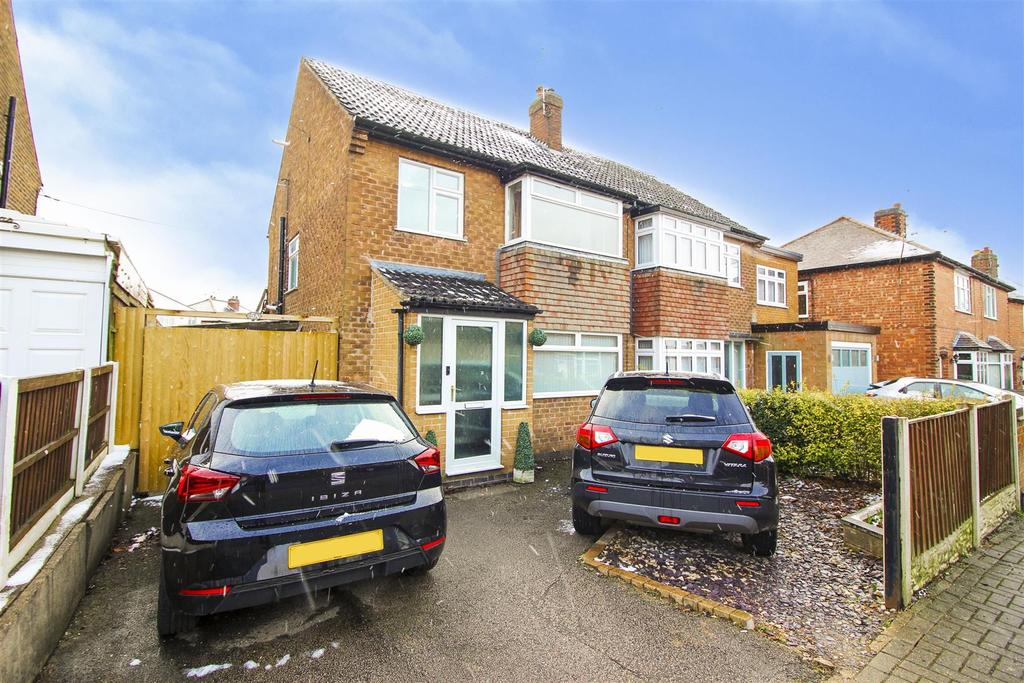Devonshire Drive, Stapleford, Nottingham 3 bed semidetached house £
