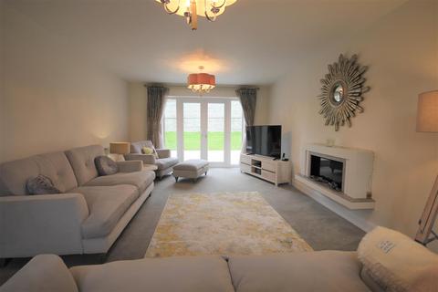 40 Geoff Morrison Way, Uttoxeter, ST14 7SR