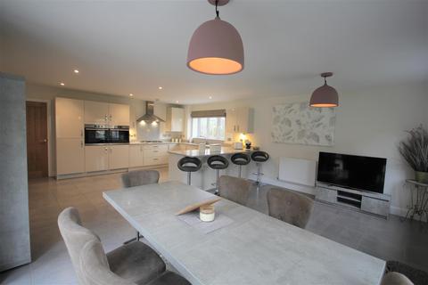 40 Geoff Morrison Way, Uttoxeter, ST14 7SR