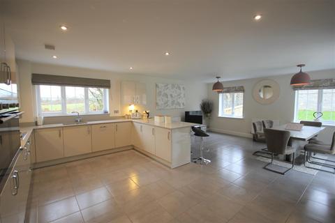 40 Geoff Morrison Way, Uttoxeter, ST14 7SR
