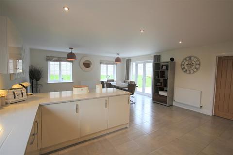 40 Geoff Morrison Way, Uttoxeter, ST14 7SR
