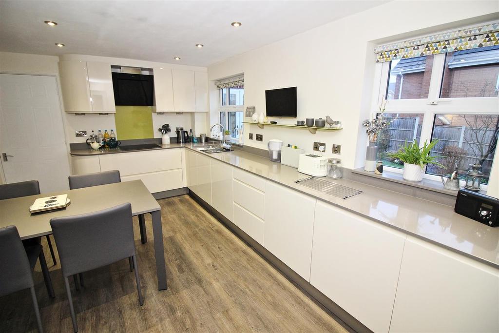Kitchen.2.JPG