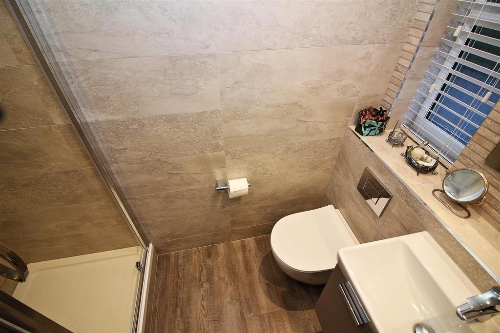 Ensuite.JPG