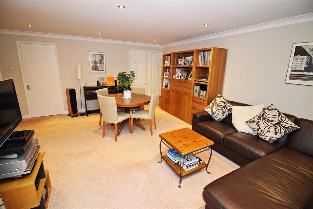 Family room.1.JPG