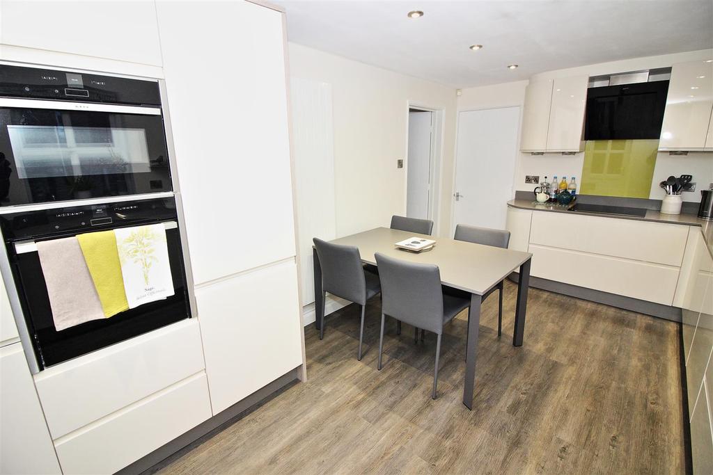 Kitchen.1.JPG