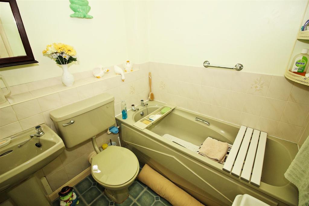 Bathroom.JPG