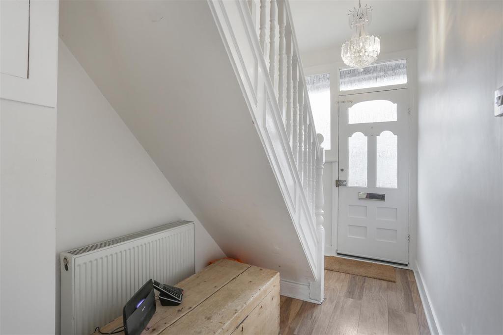 545702019 - 38 Cranfield Road East, SM5 3.jpg