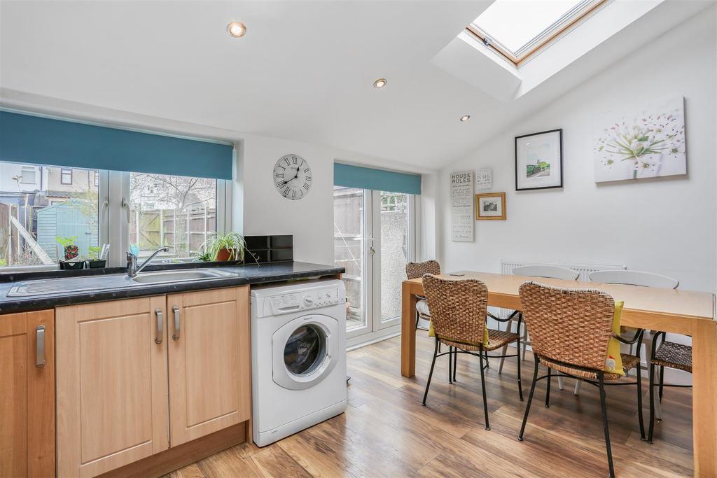 545702019 - 38 Cranfield Road East, SM5 6.jpg