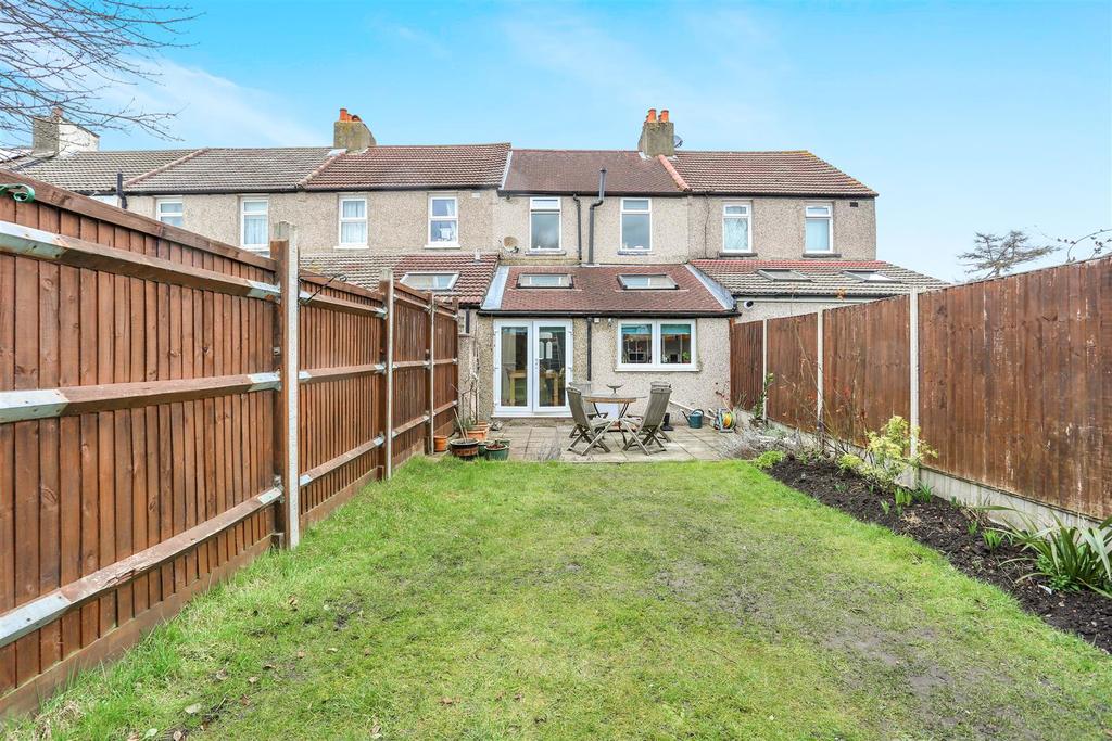 545702019 - 38 Cranfield Road East, SM5 4.jpg