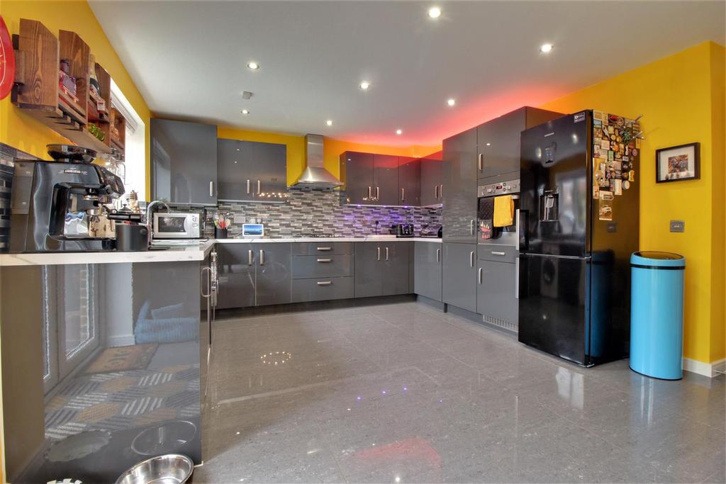 Spinners Road, Brockworth, Gloucester 4 bed detached house £380,000