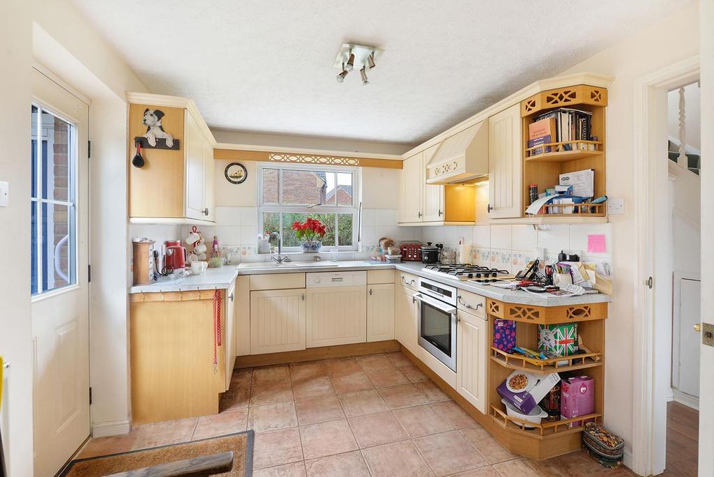 Green Lane, Paddock Wood, Tonbridge 3 bed detached house £465,000