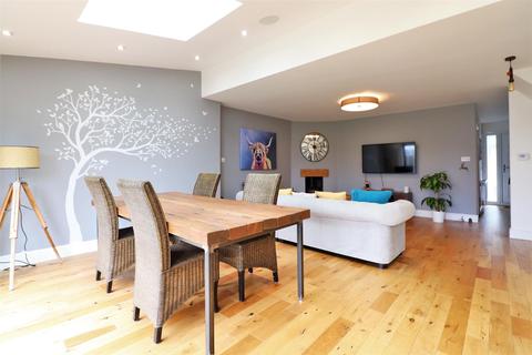 8 Heathside Avenue, Bexleyheath, DA7 4PZ