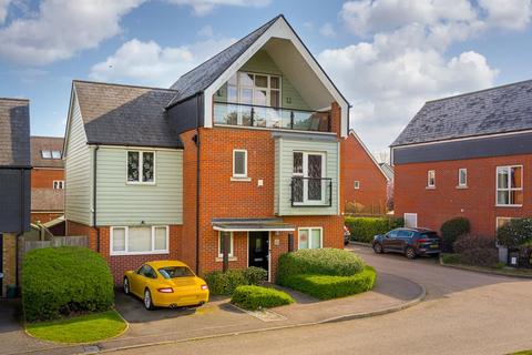 2 Mulberry Close, Epsom, KT19 8FX