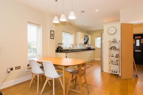 2 Mulberry Close, Epsom, KT19 8FX