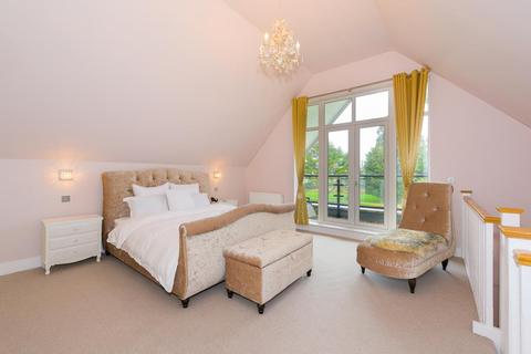 2 Mulberry Close, Epsom, KT19 8FX