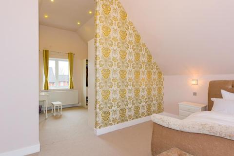 2 Mulberry Close, Epsom, KT19 8FX