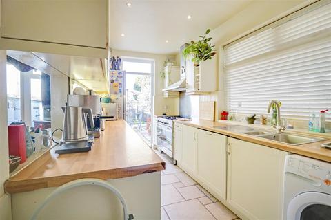 5 Crowstone Avenue, Westcliff-on-sea, SS0 8HT