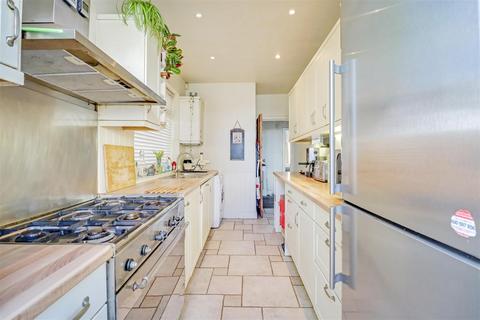 5 Crowstone Avenue, Westcliff-on-sea, SS0 8HT