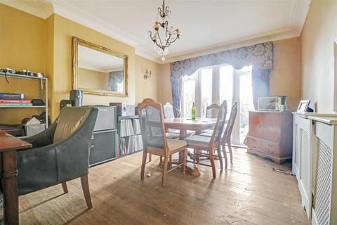5 Crowstone Avenue, Westcliff-on-sea, SS0 8HT