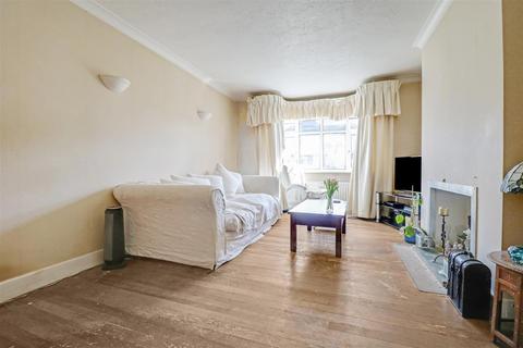 5 Crowstone Avenue, Westcliff-on-sea, SS0 8HT