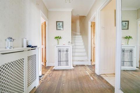 5 Crowstone Avenue, Westcliff-on-sea, SS0 8HT