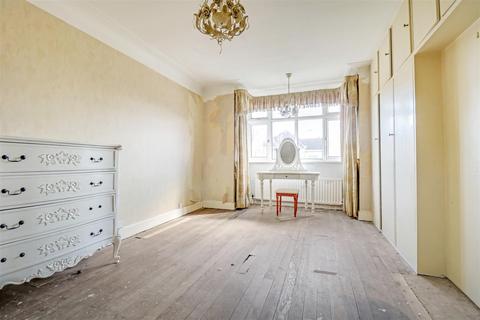 5 Crowstone Avenue, Westcliff-on-sea, SS0 8HT