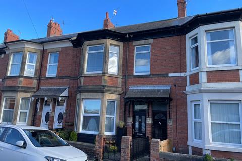 3 bedroom flat to rent, Military Road, North Shields.  NE30 2AB  * GREAT LOCATION *