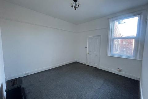 3 bedroom flat to rent, Military Road, North Shields.  NE30 2AB  * GREAT LOCATION *