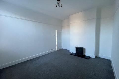 3 bedroom flat to rent, Military Road, North Shields.  NE30 2AB  * GREAT LOCATION *