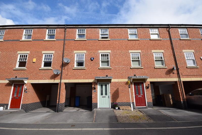 Auriga Court, Chester Green, Derby, DE1 3 bed townhouse £850 pcm (£